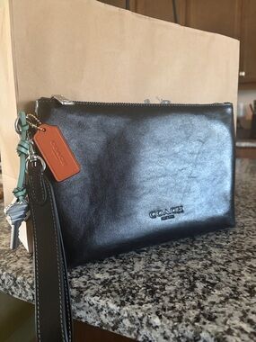 New! Mens “ unisex” Coach Black Leather Wristlet with Key Charms and Strap